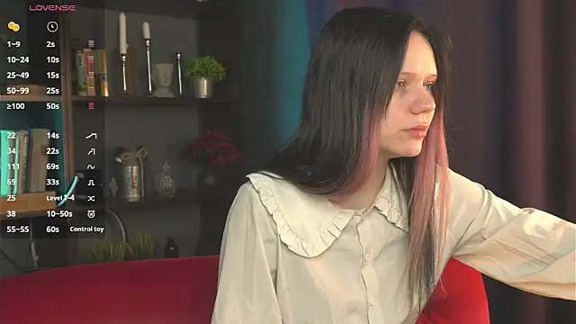 kittenlolla online show from April 12, 2026, 1:38 pm