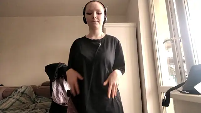 velyraxis online show from March 12, 2026, 1:06 pm