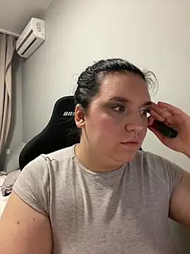 Snapshot of Luizaa004 chatting on March 1, 2026, 8:22 pm Luizaa004 online show from March 1, 2026, 8:22 pm