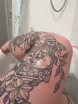 BeeMay22 online show from April 18, 2026, 8:20 pm