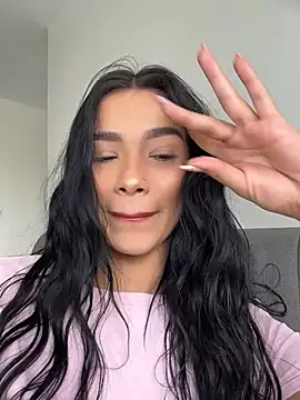 Snapshot of Bella_Smithe chatting on July 9, 2026, 6:23 pm Bella Smithe online show from July 9, 2026, 6:23 pm