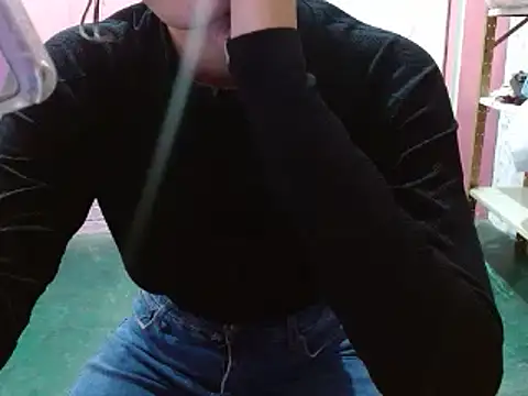 lolit cat online show from April 8, 2026, 2:17 pm