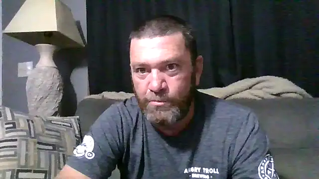 Snapshot of Beaededpainter chatting on May 31, 2026, 11:39 pm Beaededpainter online show from May 31, 2026, 11:39 pm