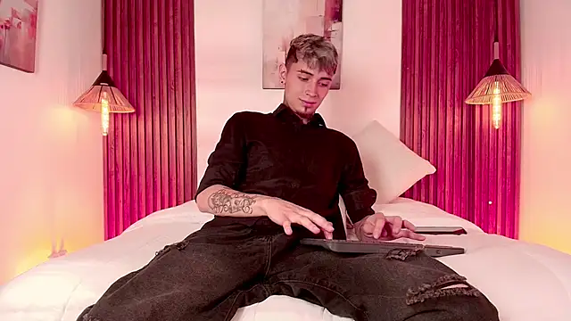 Max Hader  online show from March 9, 2026, 3:10 am