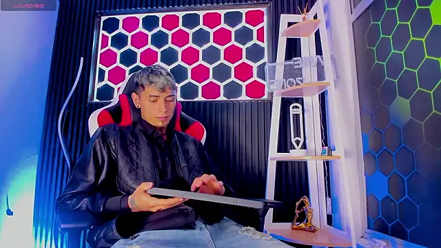 Max Hader  online show from March 15, 2026, 3:34 am