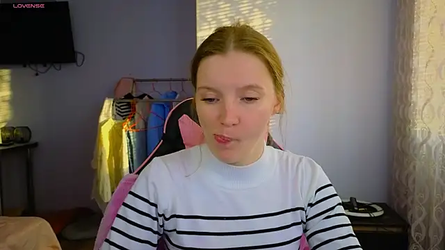 Snapshot of Mary_Blu chatting on April 2, 2026, 4:10 am Mary Blu online show from April 2, 2026, 4:10 am