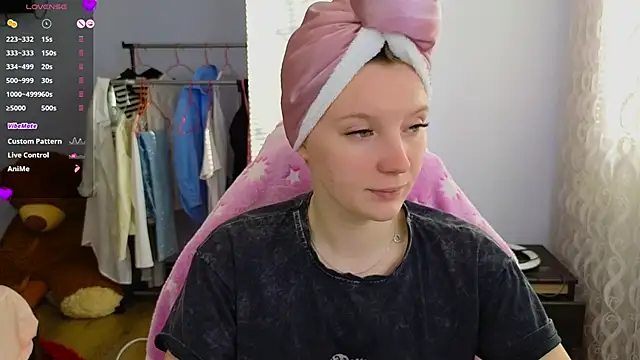 Snapshot of Mary_Blu chatting on April 7, 2026, 3:51 am Mary Blu online show from April 7, 2026, 3:51 am