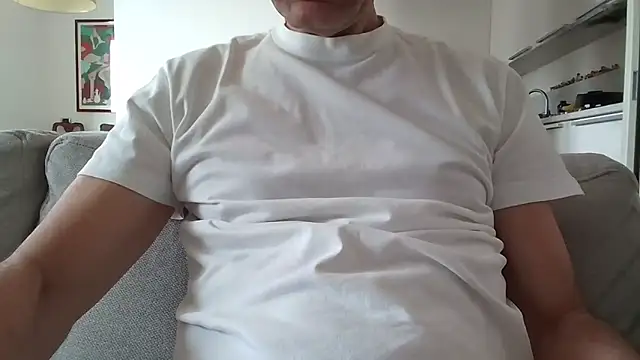 Snapshot of Alex1970-IT chatting on April 18, 2026, 12:20 pm Alex1970-IT online show from April 18, 2026, 12:20 pm