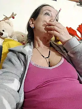 anayss17 online show from April 7, 2026, 5:35 pm