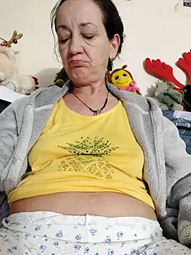 anayss17 online show from April 10, 2026, 5:28 pm