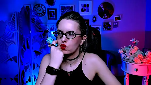 Snapshot of AliceSmite chatting on April 23, 2026, 12:29 pm AliceSmite online show from April 23, 2026, 12:29 pm