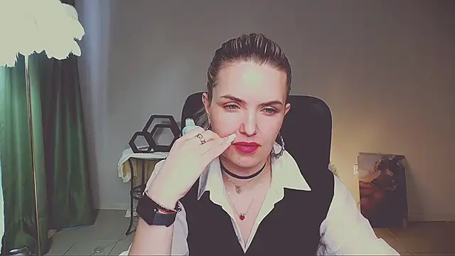 Snapshot of AliceSmite chatting on May 26, 2026, 11:06 am AliceSmite online show from May 26, 2026, 11:06 am