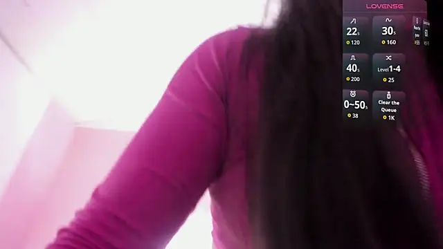 Snapshot of Emily_Roussee chatting on April 23, 2026, 11:31 am Emily Roussee online show from April 23, 2026, 11:31 am