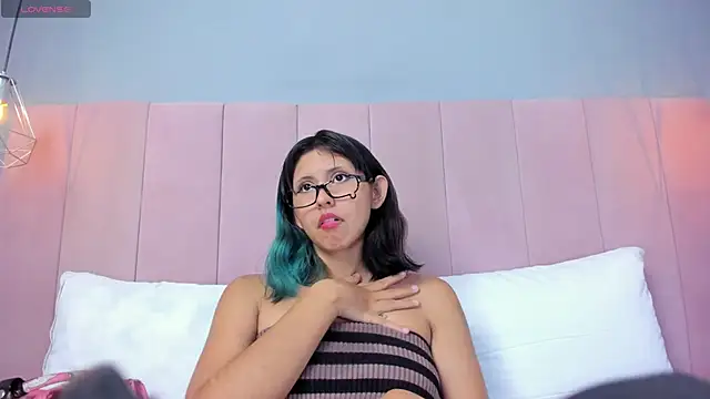 KleoLennox online show from April 16, 2026, 3:02 pm