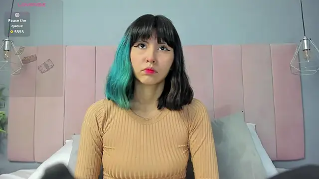 KleoLennox online show from April 20, 2026, 2:09 pm