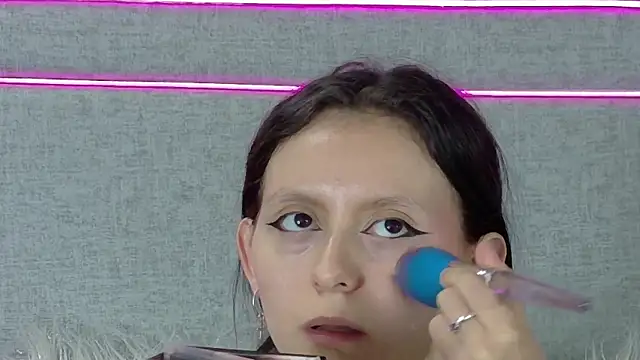 Snapshot of Naomimolie chatting on July 17, 2026, 11:50 am Naomimolie online show from July 17, 2026, 11:50 am