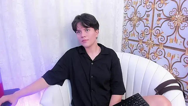 TallSnuSnu online show from April 23, 2026, 4:46 am