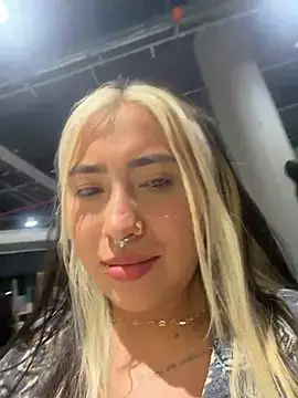 Snapshot of ManuelaVeeleez chatting on June 20, 2026, 2:25 am ManuelaVeeleez online show from June 20, 2026, 2:25 am