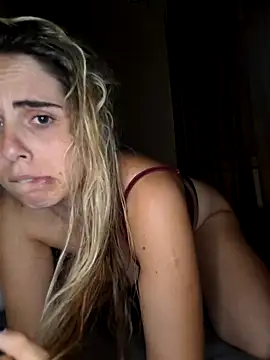 Emilyvuxa online show from May 18, 2026, 7:09 pm