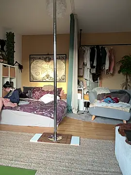 SkinnyLilly online show from March 31, 2026, 5:02 pm