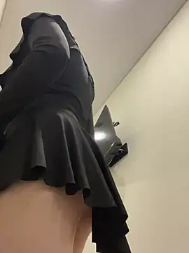 pinkpeachx online show from April 16, 2026, 6:41 pm