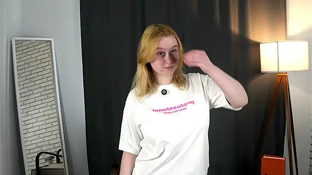 Snapshot of EdraDorsey chatting on March 4, 2026, 5:02 am EdraDorsey online show from March 4, 2026, 5:02 am