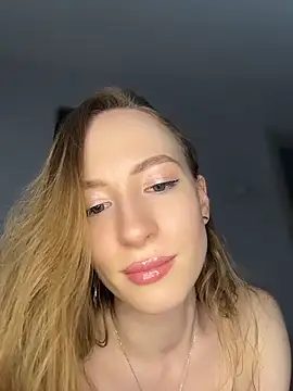 Little Candy 18 online show from April 10, 2026, 2:33 pm