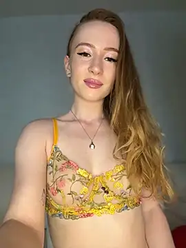 Snapshot of Little_Candy_18 chatting on July 8, 2026, 5:45 am Little Candy 18 online show from July 8, 2026, 5:45 am