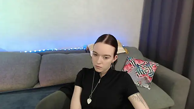 SunyLily online show from May 3, 2026, 6:08 am
