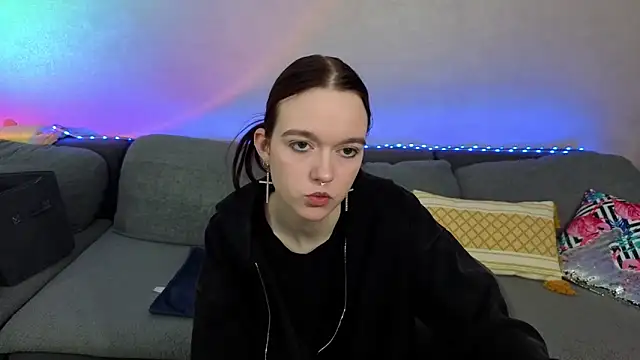 Snapshot of SunyLily chatting on May 8, 2026, 6:19 am SunyLily online show from May 8, 2026, 6:19 am