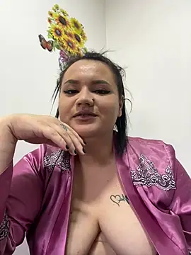 julietalovee online show from March 15, 2026, 8:09 am