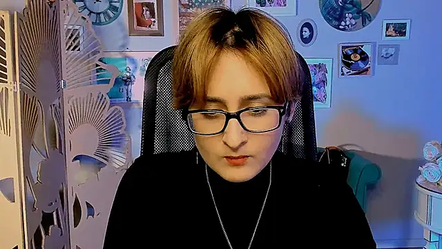 LixeLuna online show from May 8, 2026, 6:19 am