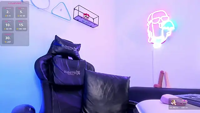 Nicolle Smithh  online show from April 4, 2026, 2:14 pm