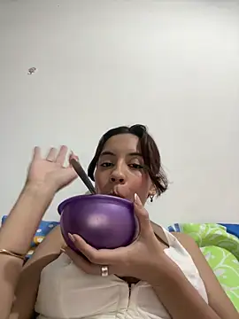 Nicole Cute04 online show from April 19, 2026, 5:07 am