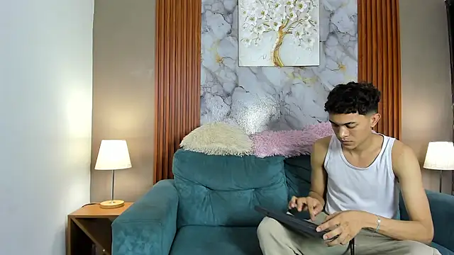 SKYN MAN online show from April 2, 2026, 1:25 am