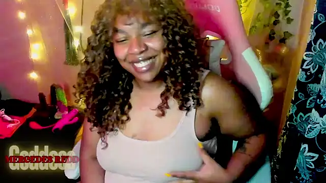 Snapshot of Goddess_MercedesRedd chatting on May 11, 2026, 2:01 pm Goddess MercedesRedd online show from May 11, 2026, 2:01 pm