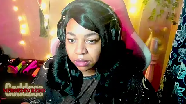 Snapshot of Goddess_MercedesRedd chatting on May 17, 2026, 12:56 pm Goddess MercedesRedd online show from May 17, 2026, 12:56 pm