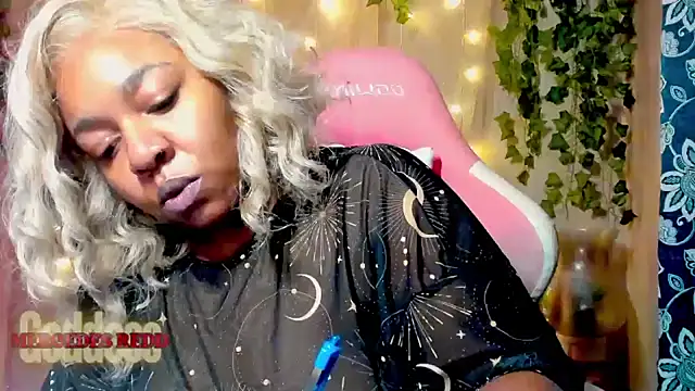 Snapshot of Goddess_MercedesRedd chatting on June 14, 2026, 4:09 pm Goddess MercedesRedd online show from June 14, 2026, 4:09 pm