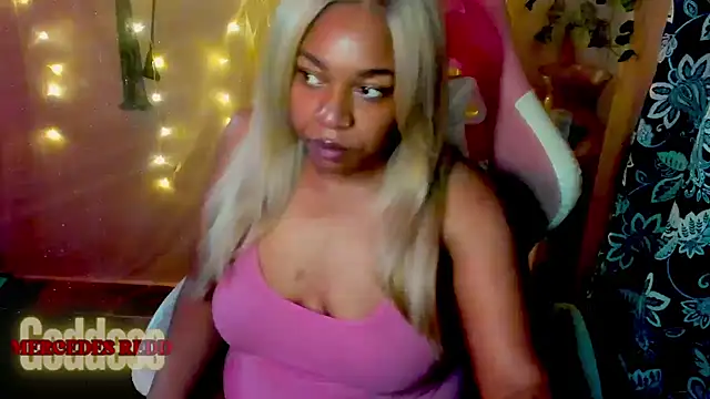 Snapshot of Goddess_MercedesRedd chatting on June 19, 2026, 2:32 pm Goddess MercedesRedd online show from June 19, 2026, 2:32 pm