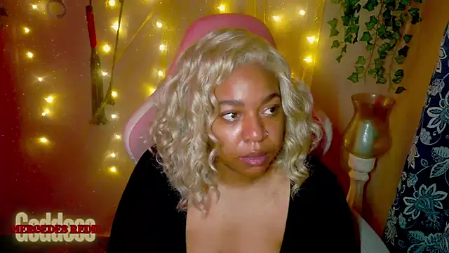 Snapshot of Goddess_MercedesRedd chatting on June 26, 2026, 1:37 pm Goddess MercedesRedd online show from June 26, 2026, 1:37 pm