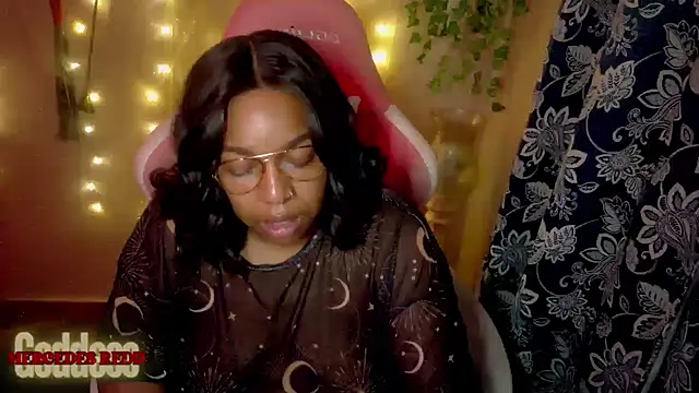 Snapshot of Goddess_MercedesRedd chatting on July 11, 2026, 5:04 pm Goddess MercedesRedd online show from July 11, 2026, 5:04 pm