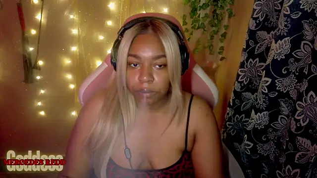 Snapshot of Goddess_MercedesRedd chatting on July 13, 2026, 2:09 pm Goddess MercedesRedd online show from July 13, 2026, 2:09 pm