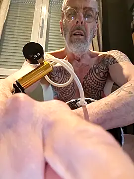 XXX666HEIL online show from May 7, 2026, 4:12 pm