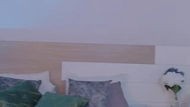 DaphneWayne online show from June 4, 2026, 8:15 pm