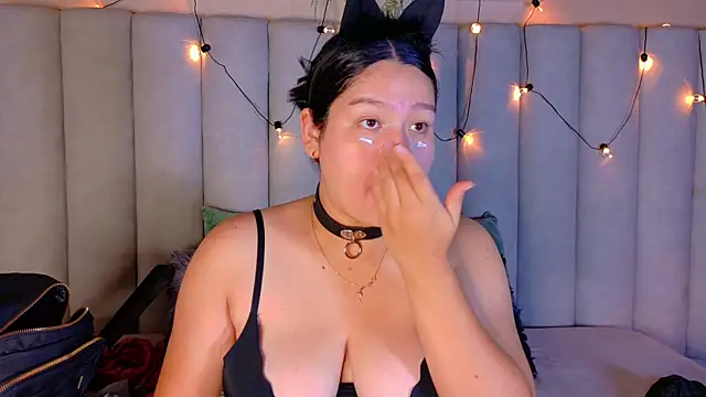Snapshot of AmatistaSky__ chatting on May 19, 2026, 11:38 am AmatistaSky online show from May 19, 2026, 11:38 am