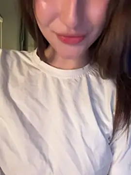 LunarQueenn online show from April 3, 2026, 8:51 pm