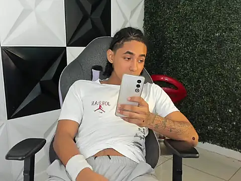 taylor bigdick18 online show from March 26, 2026, 1:22 am