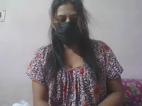 DRAMA  QUEEN online show from March 31, 2026, 10:04 am