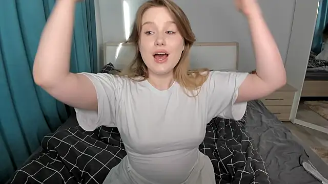 Snapshot of JennyHardy chatting on May 19, 2026, 2:23 pm JennyHardy online show from May 19, 2026, 2:23 pm