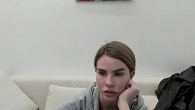 MollyCem online show from March 11, 2026, 5:08 pm